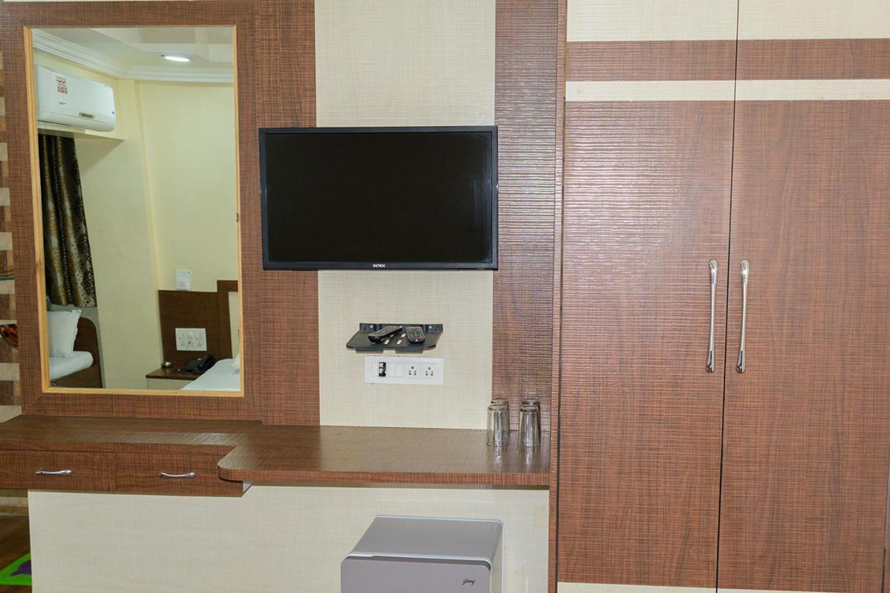 Hotel Mukesh Residency Pune Bagian luar foto